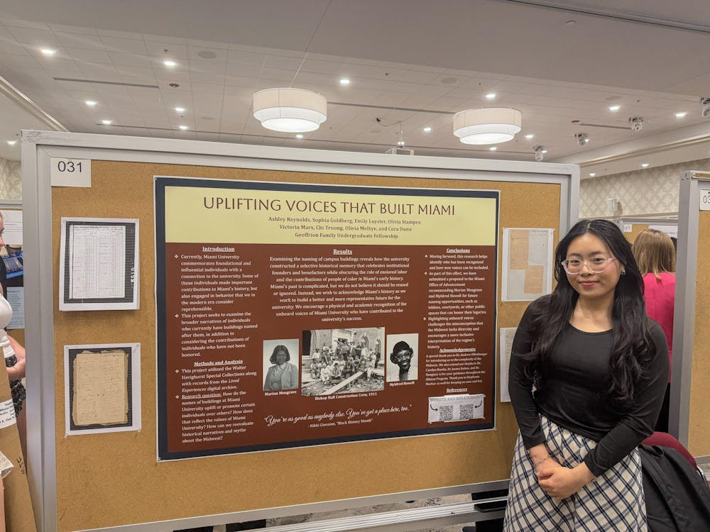 Chi Truong presents her Geoffrion family fellows group presentation with her peers at the Undergraduate Research Forum.