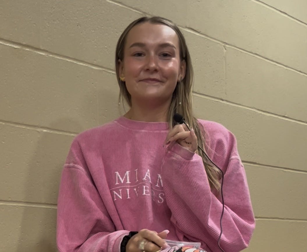 Tincher records a "What's in my Makeup Bag" video.