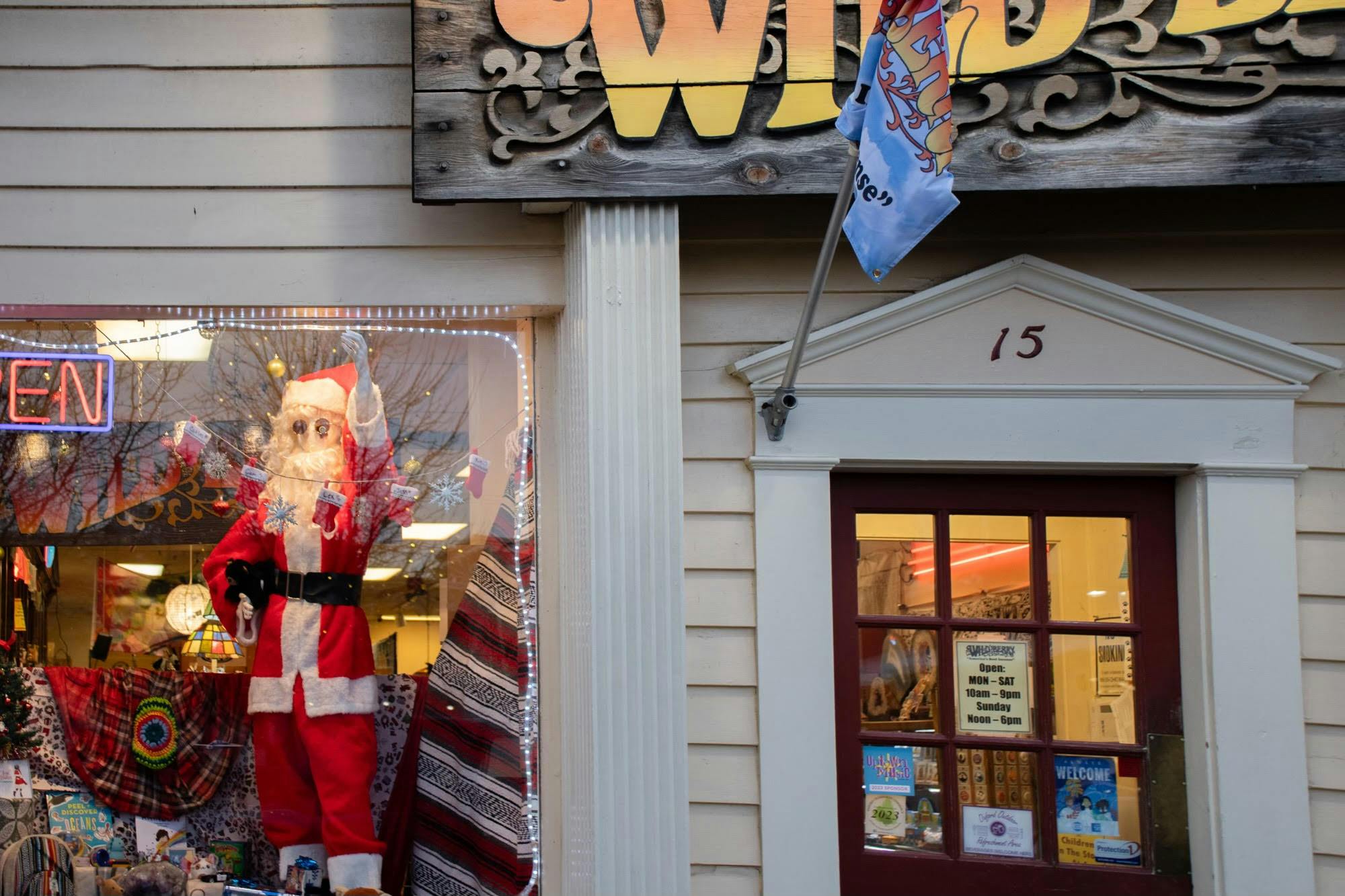 Wild Berry celebrates the Christmas season with a festive shop window.﻿