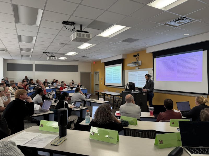 University Senate reviews the Miami Plan and provides sports arena update