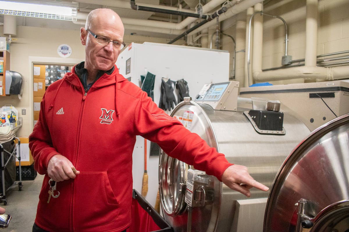 Andy Geshan&#x27;s 1000th game will take place Dec. 30 at Niagara University.﻿