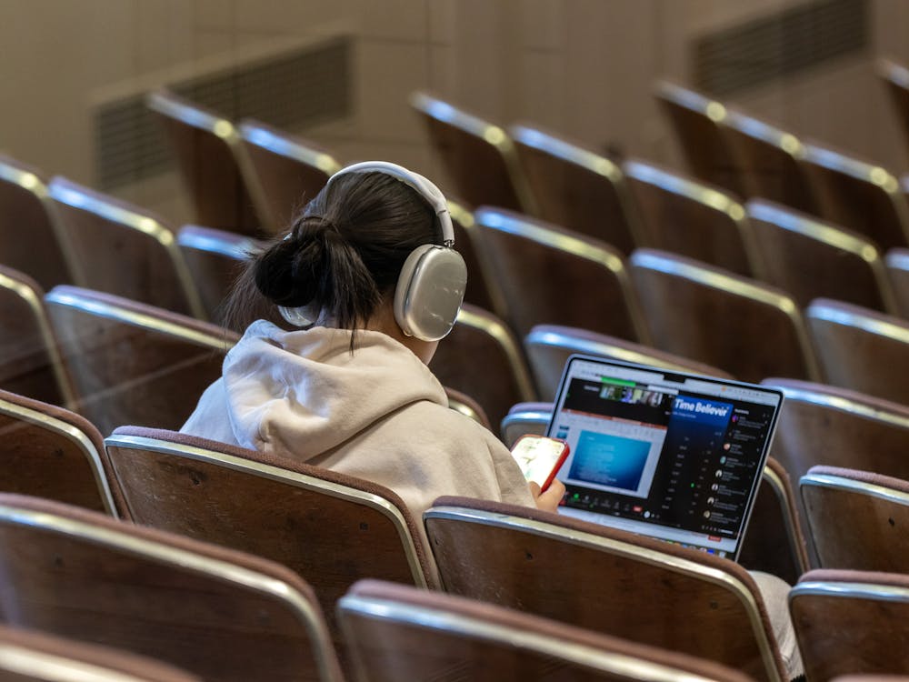 Students find it difficult to focus during class when technology is involved.