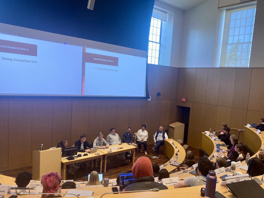 ASG holds Q&A session with dining administration.