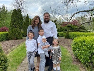 Chabad&#x27;s rabbi Yossi Greenberg lives below a group of Miami students in an Oxford apartment.