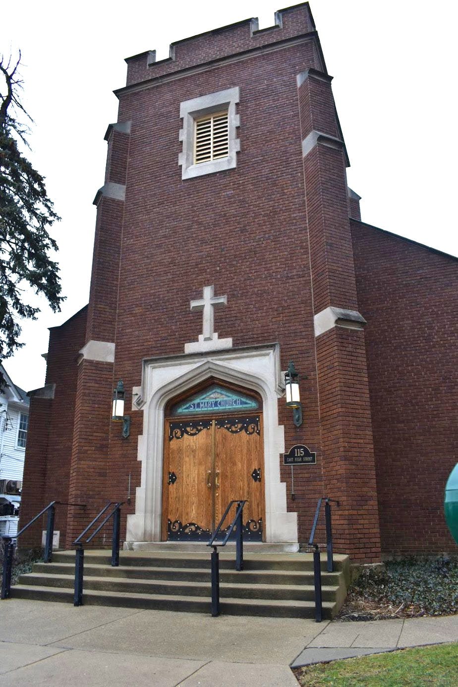 In the midst of the coronavirus pandemic, local churches have found ways to conduct Easter services online. 