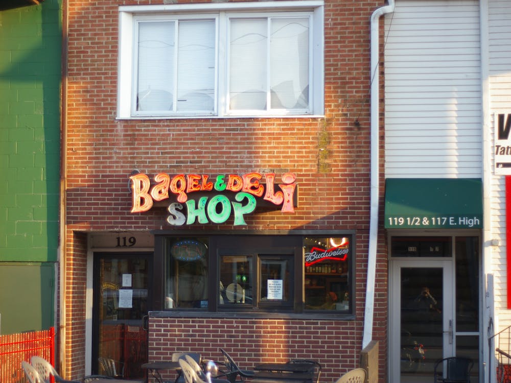 Bagel &amp; Deli is perfect for anyone looking to grab a late-night bite to eat.﻿