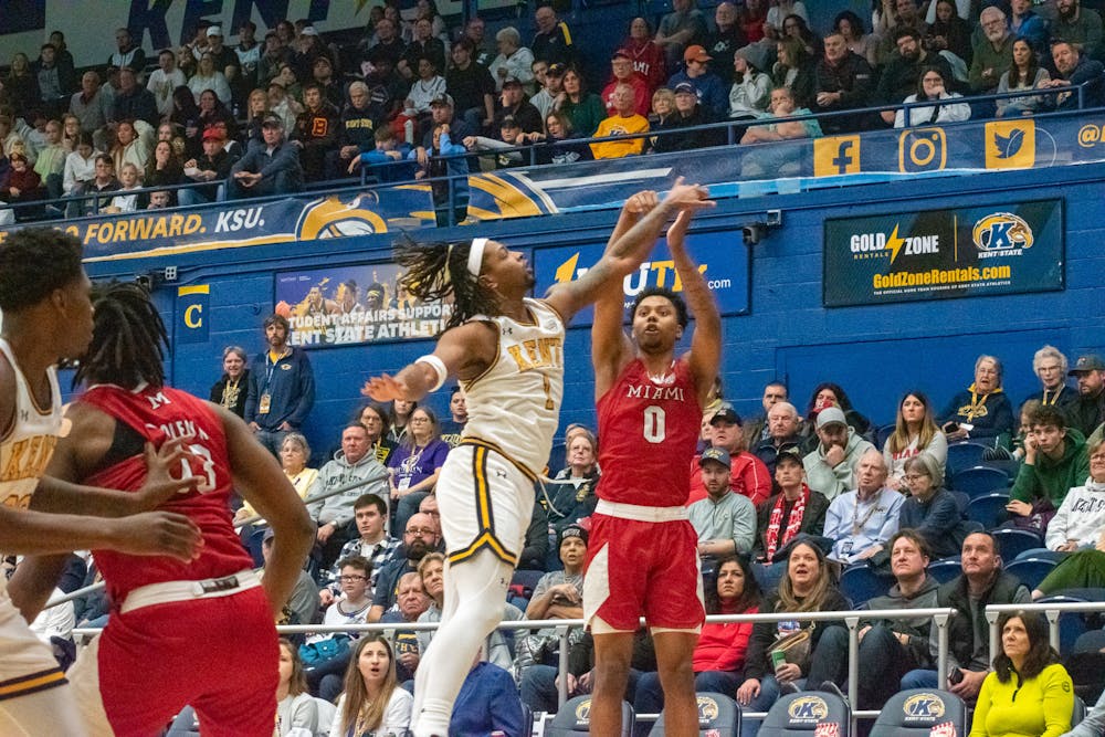 Sophomore wing Eian Elmer taking a shot against Kent State on Jan. 18