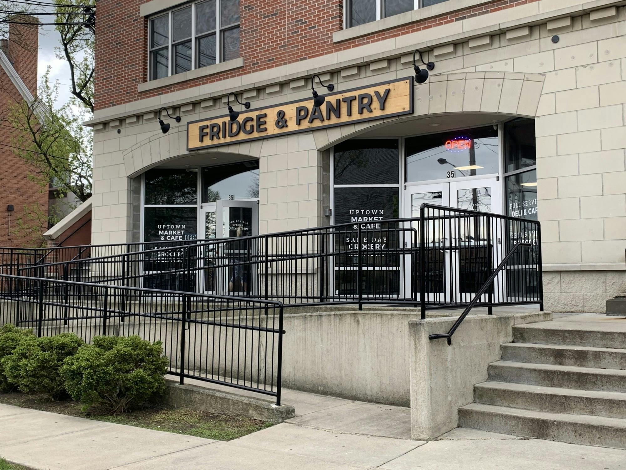 Workers in Oxford&#x27;s liquor stores are worried about returning students who don&#x27;t wear masks when buying alcohol.
