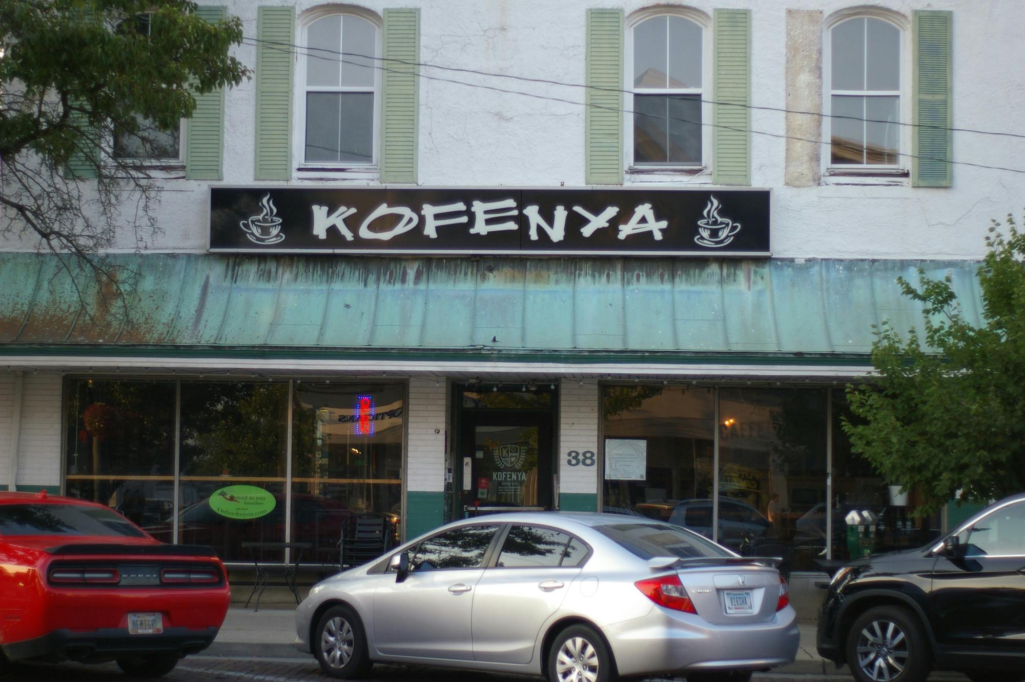 Kofenya is perfect to catch up with friends or work on homework.﻿