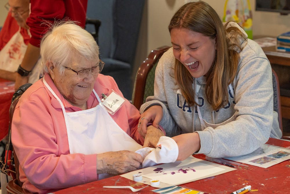 Miami OMA Students help residents at The Knolls create art.