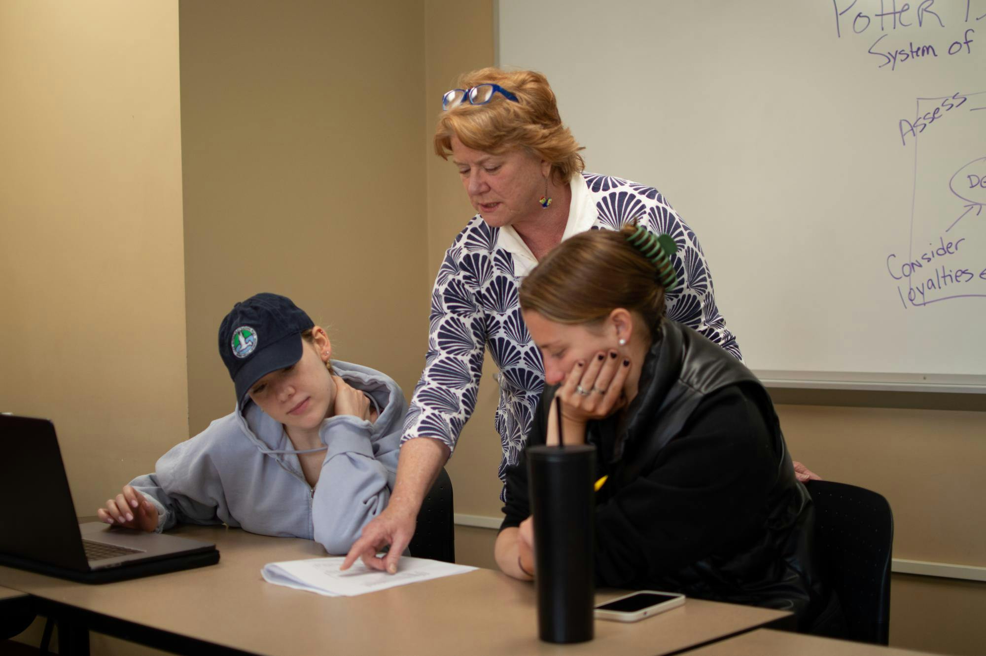 Retired professor Annie-Laurie Blair teaching a journalism class in 2023.