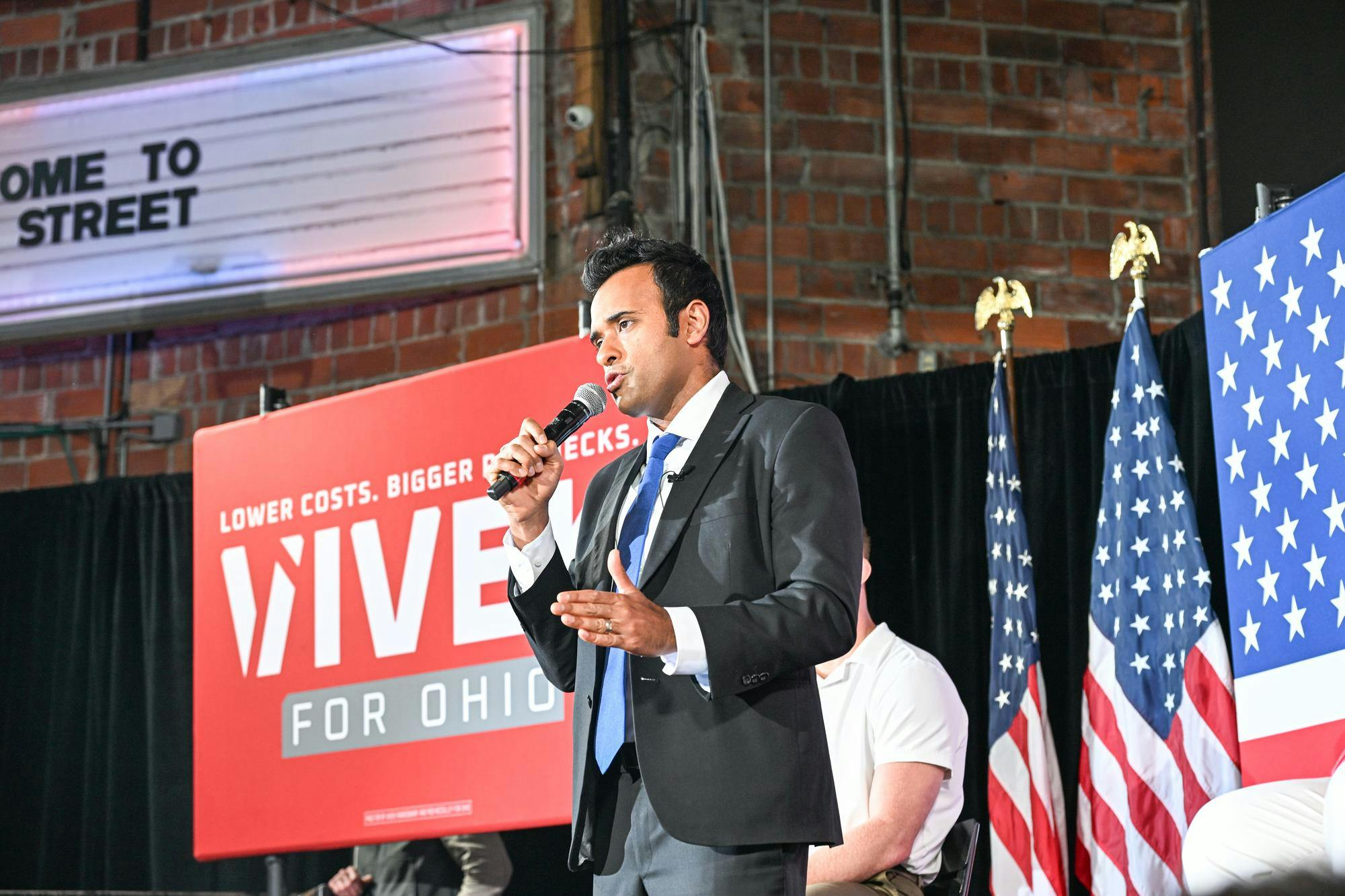 Vivek Ramaswamy speaks at Brick Street ahead of election.