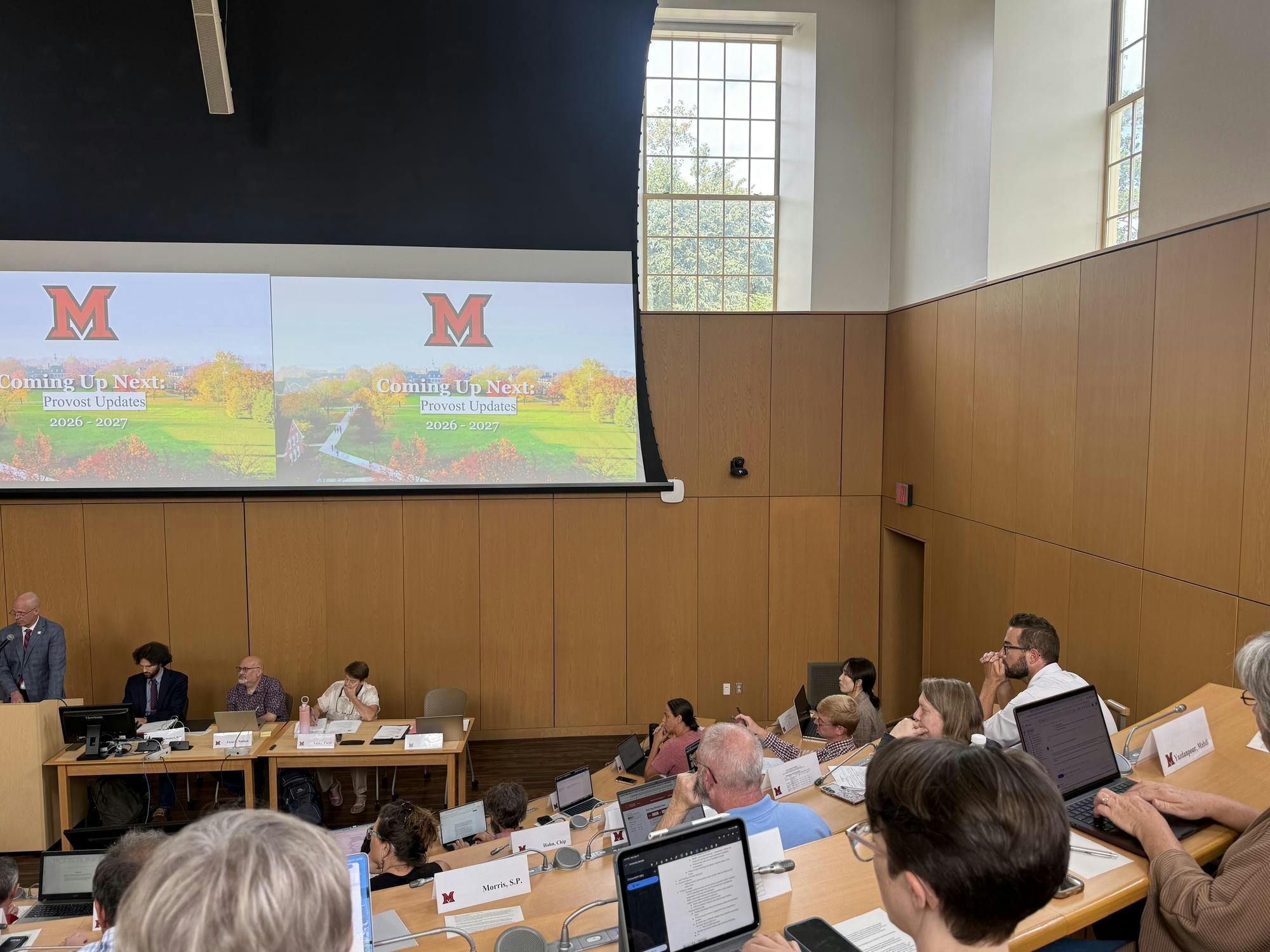 The University Senate discusses AI.