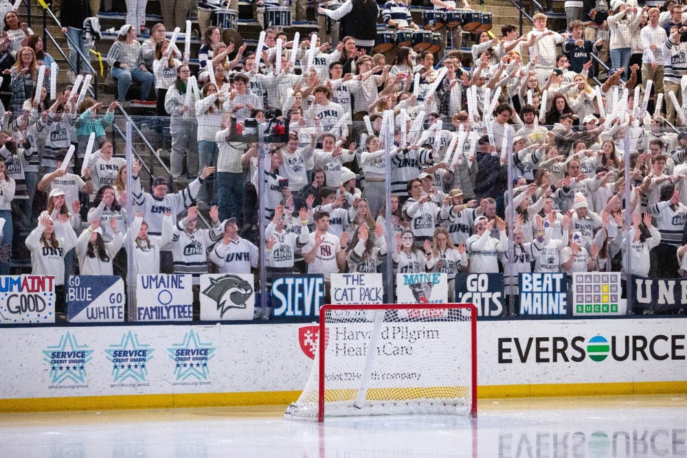 Crowd_2.17.24-vs-UMaine-@lindzphotos-30