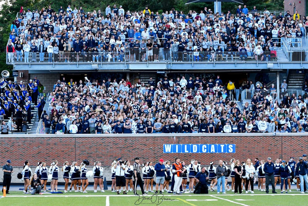 Students-UNH-FB-vs-Dartmouth-8787