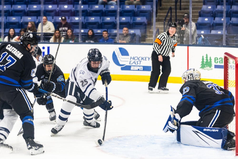 UNH-Mens-Hockey-vs.-Bentley-10_12-credits-to-Athletics