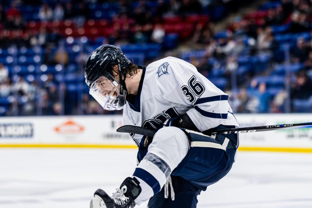 Mens-Hockey-vas.-LIU-11_9-photo-Alex-Miller