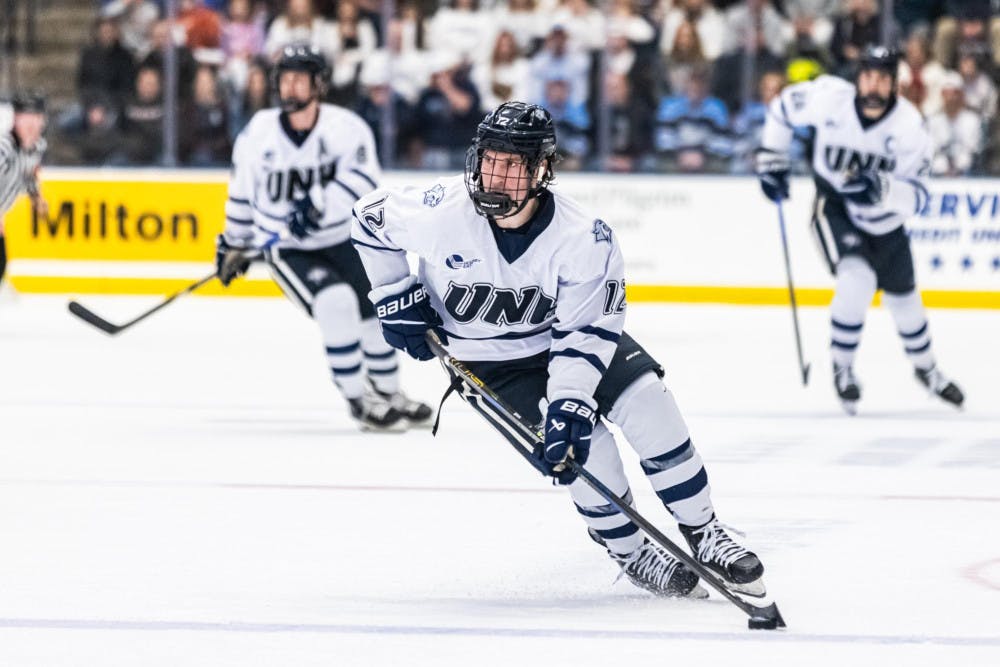 Mens-Hockey-vs.-Maine-photo