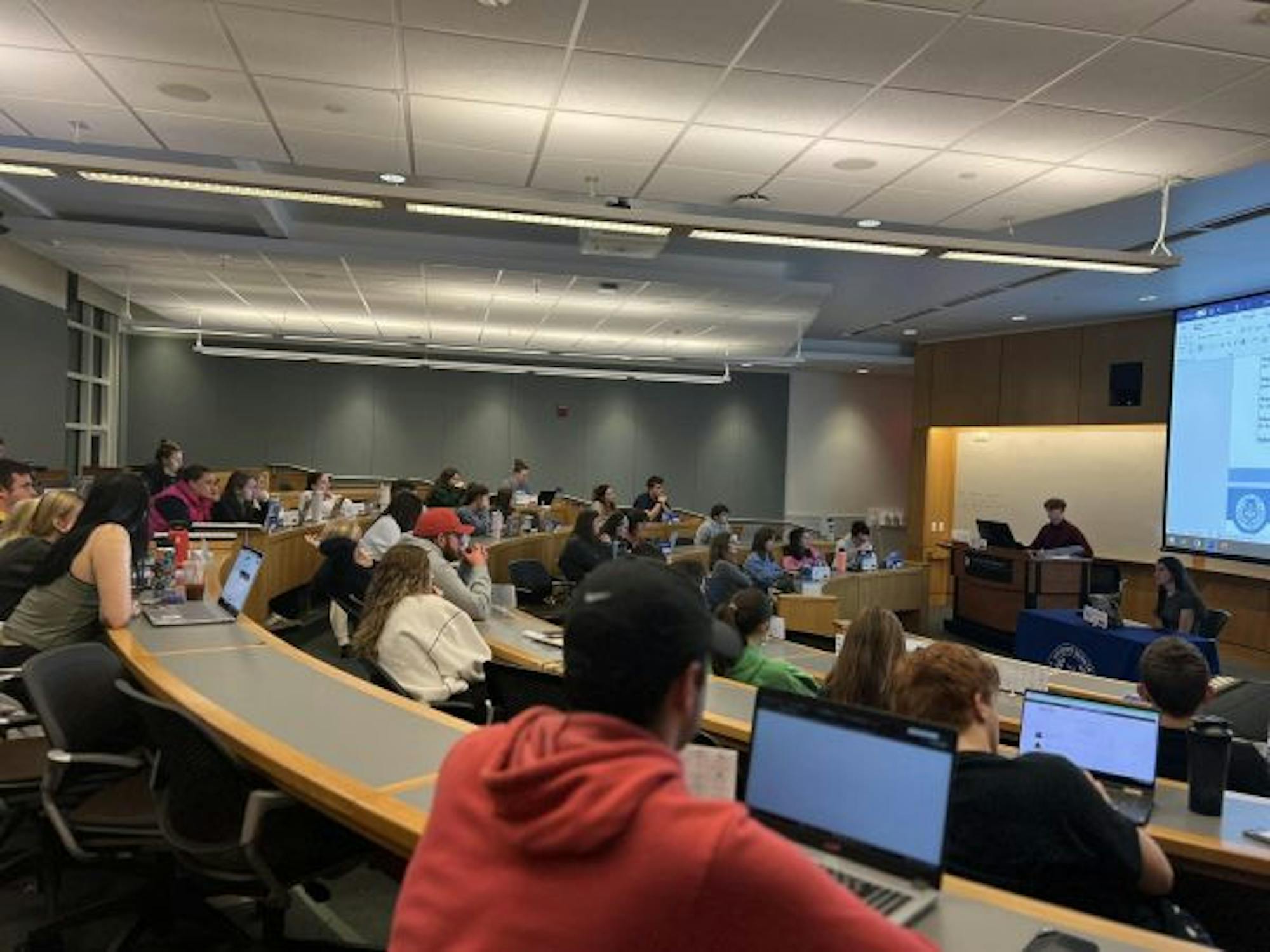 student-senate-image-1-600x450