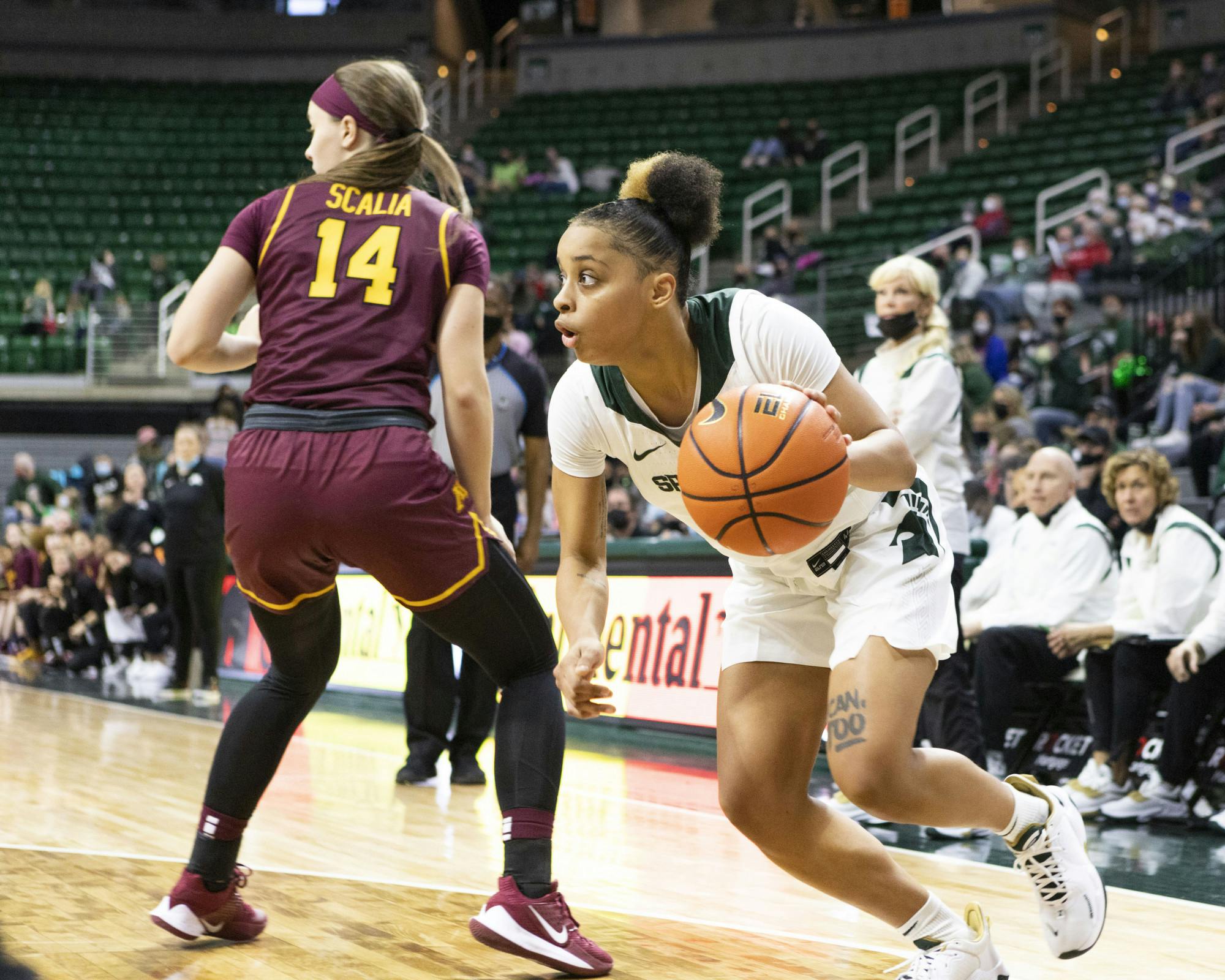 <p>Freshman guard Deedee Hagemann runs the ball past Minnesota defense on Jan. 23, 2022.</p>