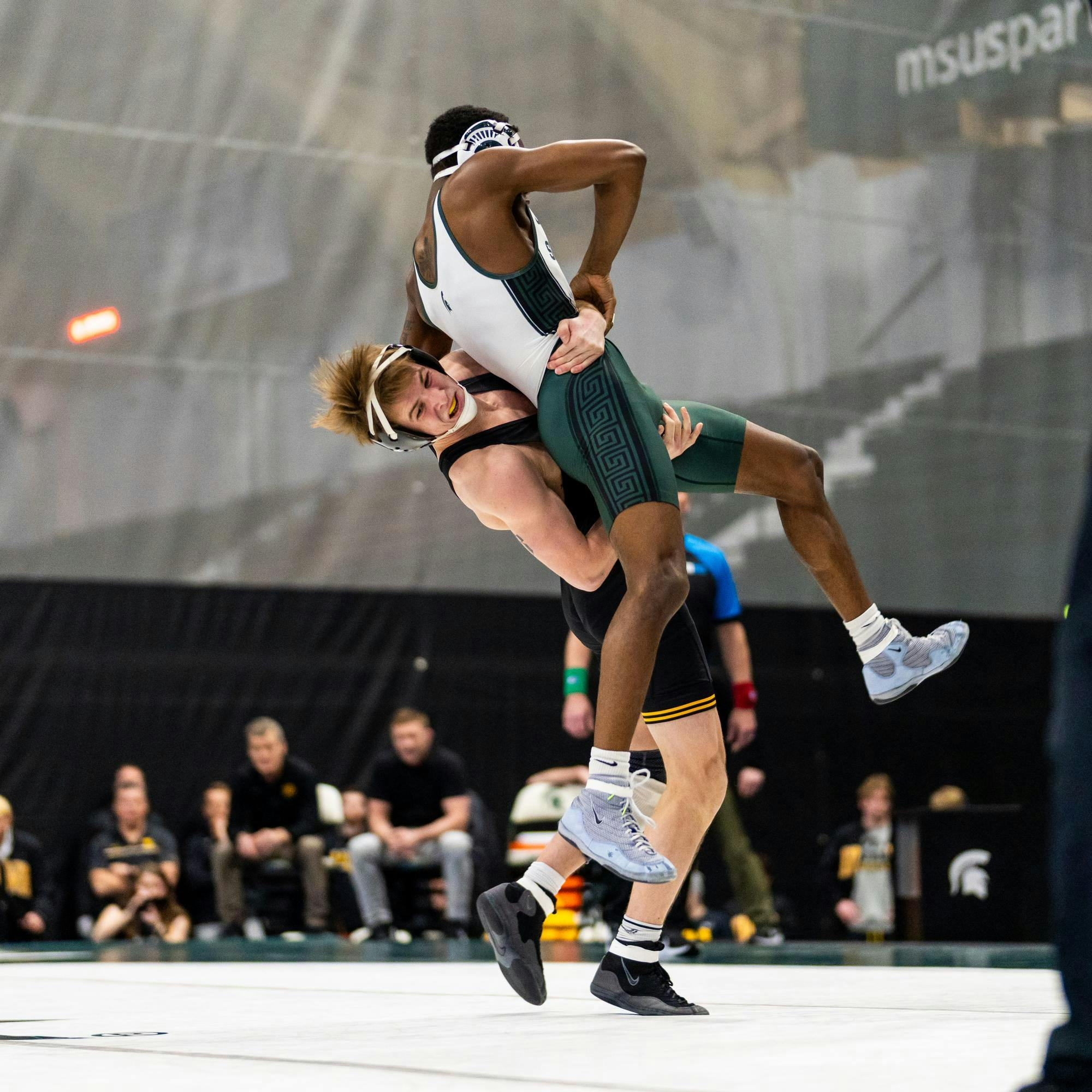 No. 8 Iowa dominates as Michigan State struggles at home