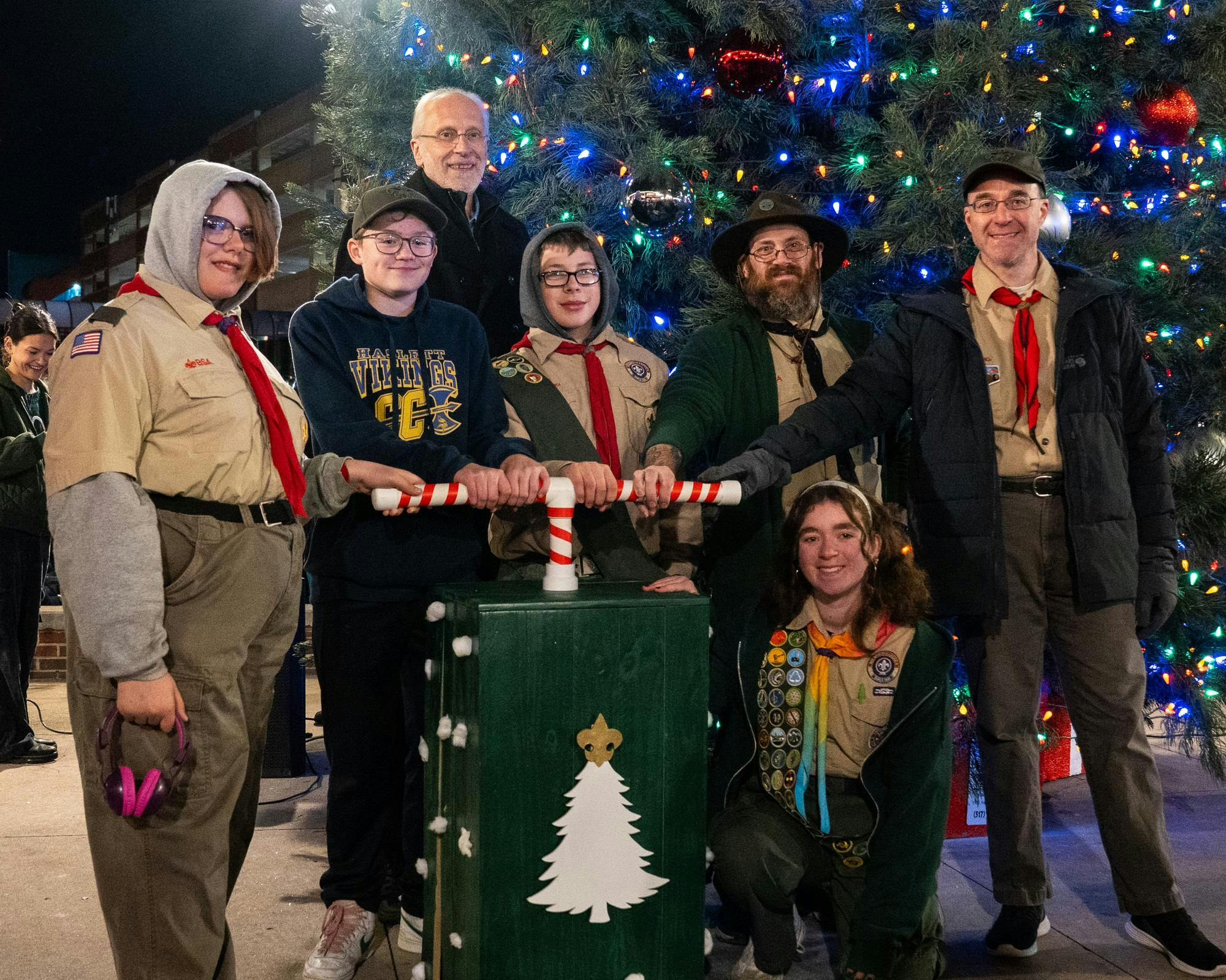 20251122-el-tree-lighting-cs-9