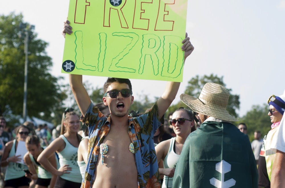 <p>Supply chain management sophomore Jake Wynard, a Ski Club officer, tells attendees about free lizard on Sept. 1, 2015 during Sparticipation at Cherry Lane Field. </p>