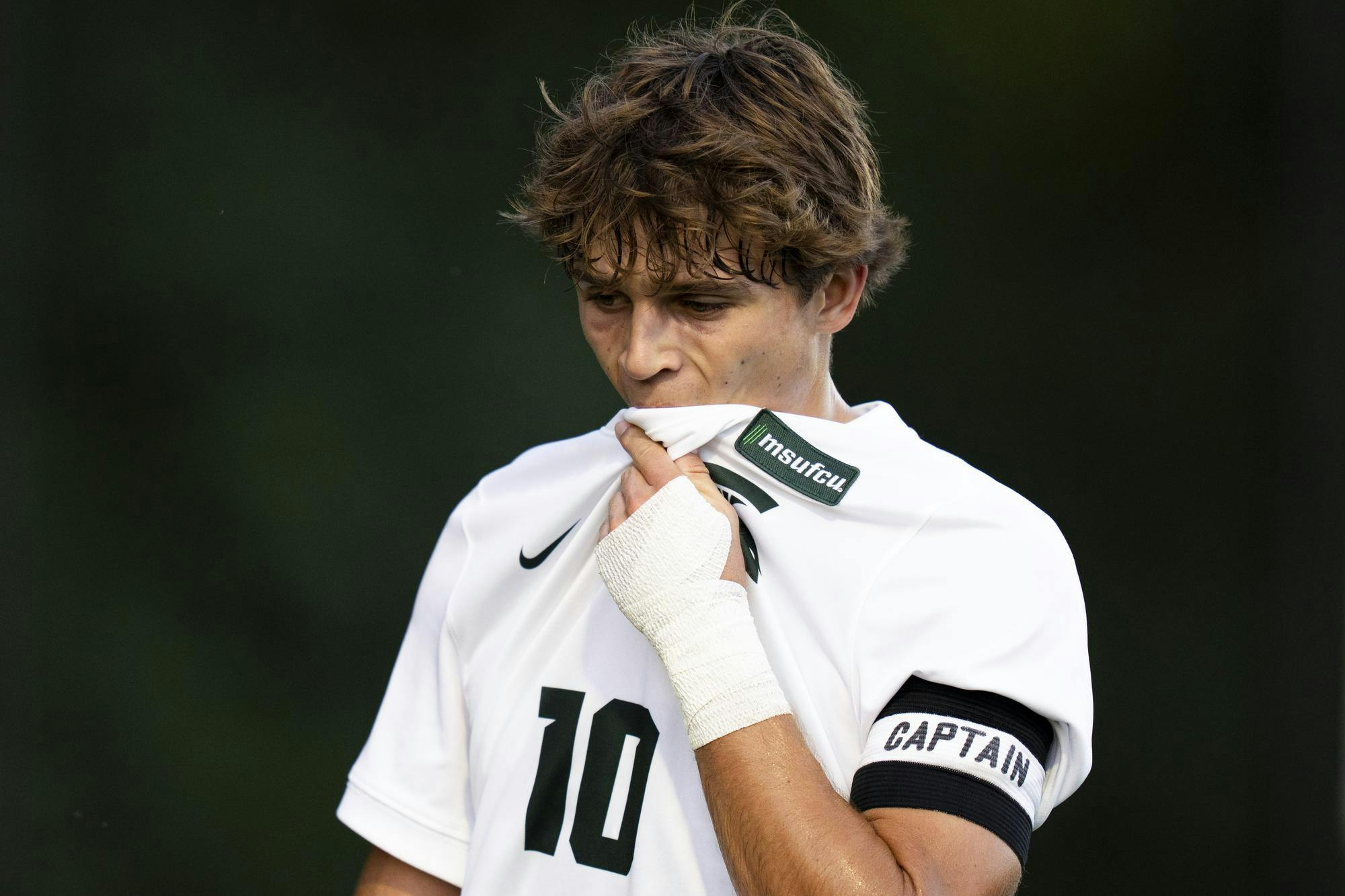 <p>Michigan State senior forward Richie Ludwig (10) wipes his face with his jersey during a match against University of Pittsburgh at DeMartin Stadium in East Lansing, Mich., on Sept. 3, 2026.</p>