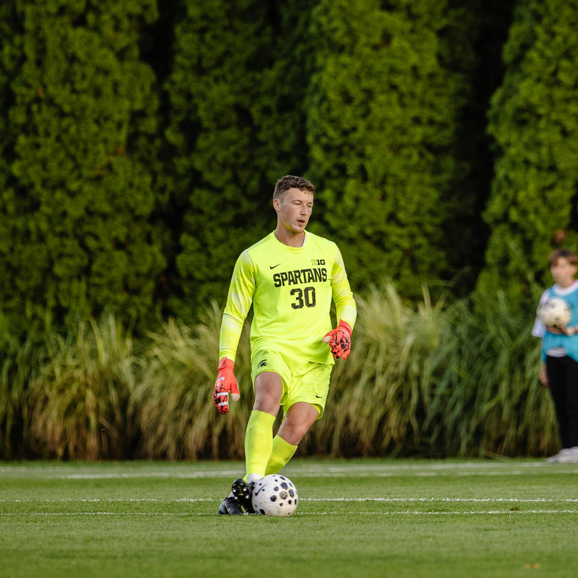 Michigan State senior goalkeeper, Zac Kelly (30) passes the ball to his teamates at DeMartin Stadium in East Lansing, Michigan on Sept. 19, 2025.