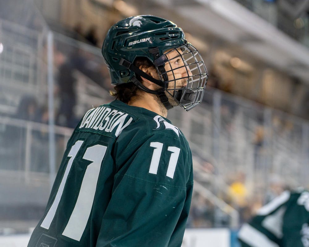 mhockeyvum_21024_DS02.jpg - The State News, image size:1000x800