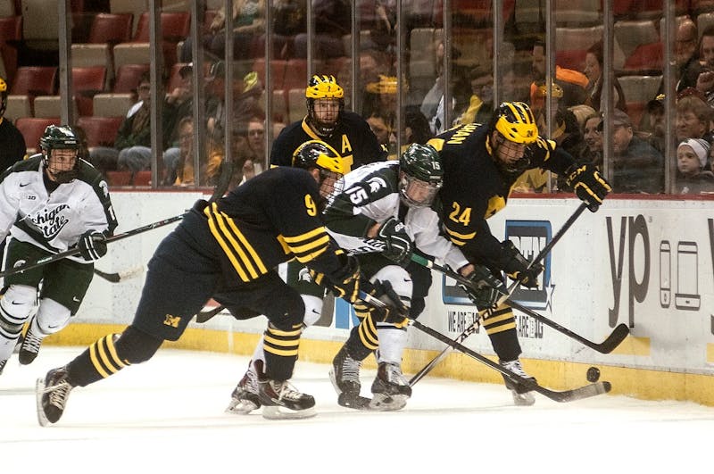 Michigan hockey loses 3-2 to Wisconsin, splits weekend series
