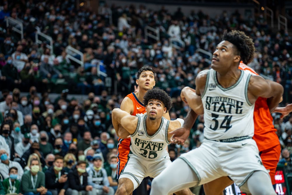 The Spartans and Illini battle for a rebound. The Spartans fell to the Illini 79-74 at the Breslin Center on Feb 19, 2022.