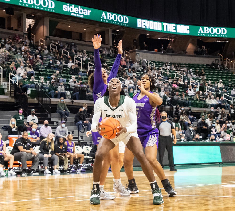 Michigan State forward Tamara Farquhar (2) attempts to score during Michigan State's victory over Niagara Puple Eagles on Nov. 14, 2021.