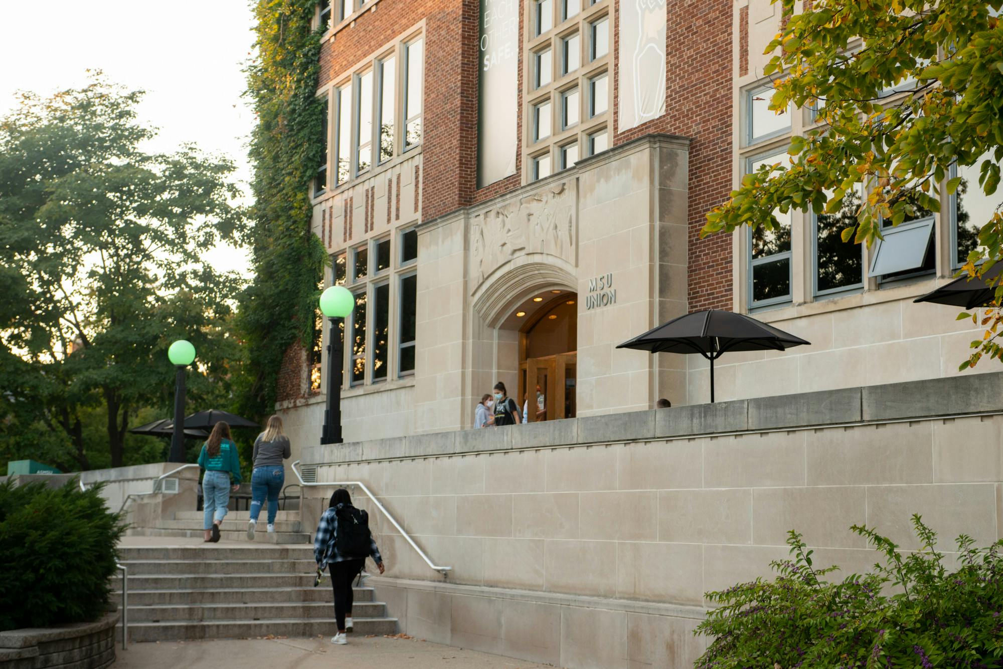 <p>Students flocked to the Union to see Zeke the Wonderdog at the UAB Zeke and Greet event on Wednesday, Sept. 29.</p>