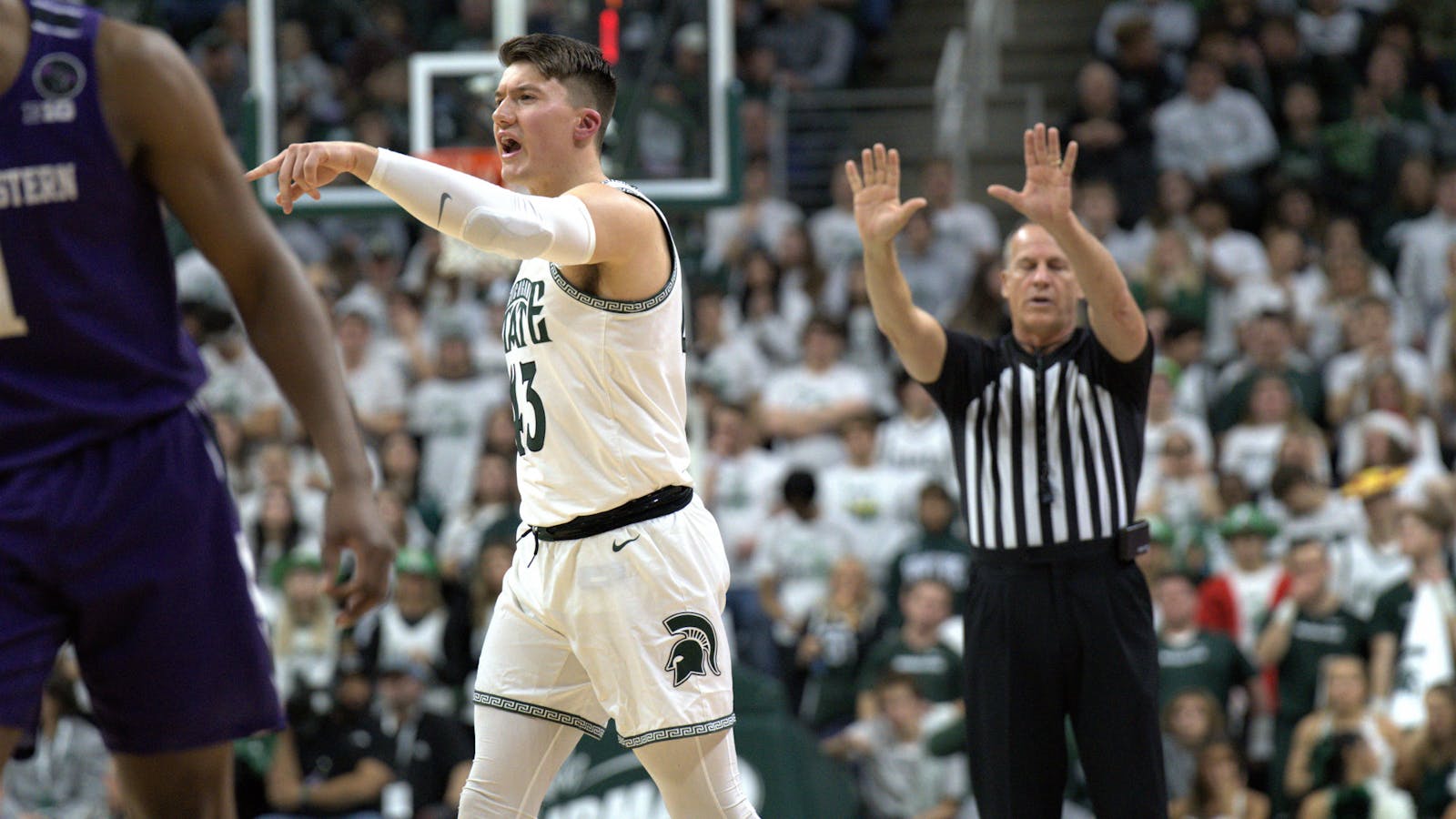 FINAL: Northwestern knocks off Michigan State in conference opener, 70-63
