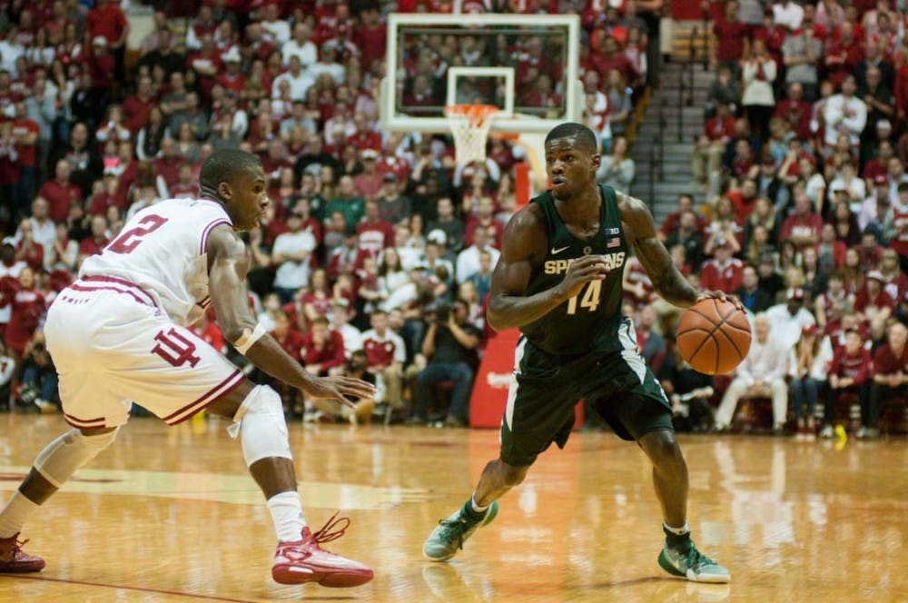 Senior guard Eron Harris (14) scans the court as he drives the ball toward the basket during the second half of the men?s basketball game against Indiana on Jan. 21, 2017 at Assembly Hall. The Spartans were defeated by the Hoosiers, 75-82.