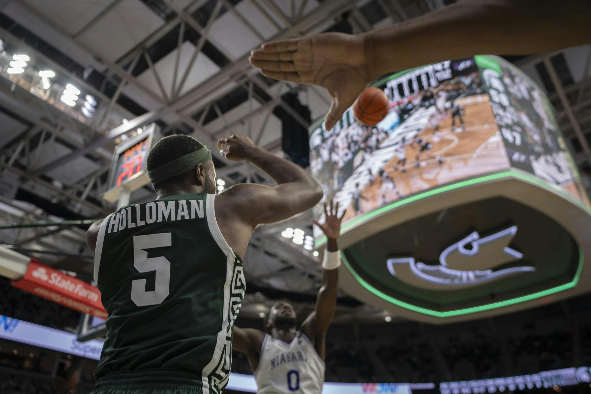 MSU junior guard Tre Holloman (#5) passes the ball after Niagara scores at the Breslin Center on Nov. 7, 2024