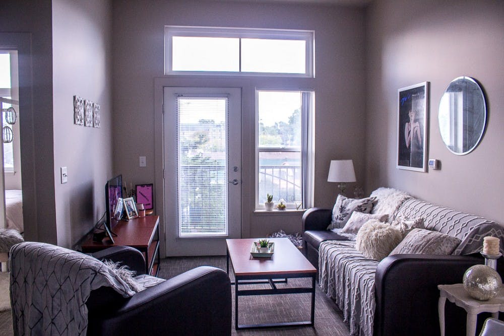 <p>The interior of a two bedroom, two bathroom apartment in 300 Grand Apartments located at 300 W. Grand River Ave, East Lansing, MI.&nbsp;</p>