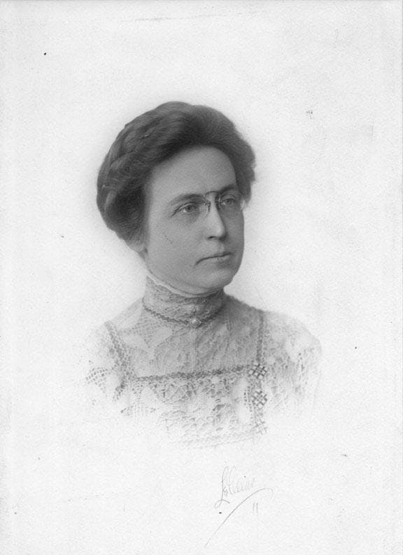 maude-gilchrist-portrait