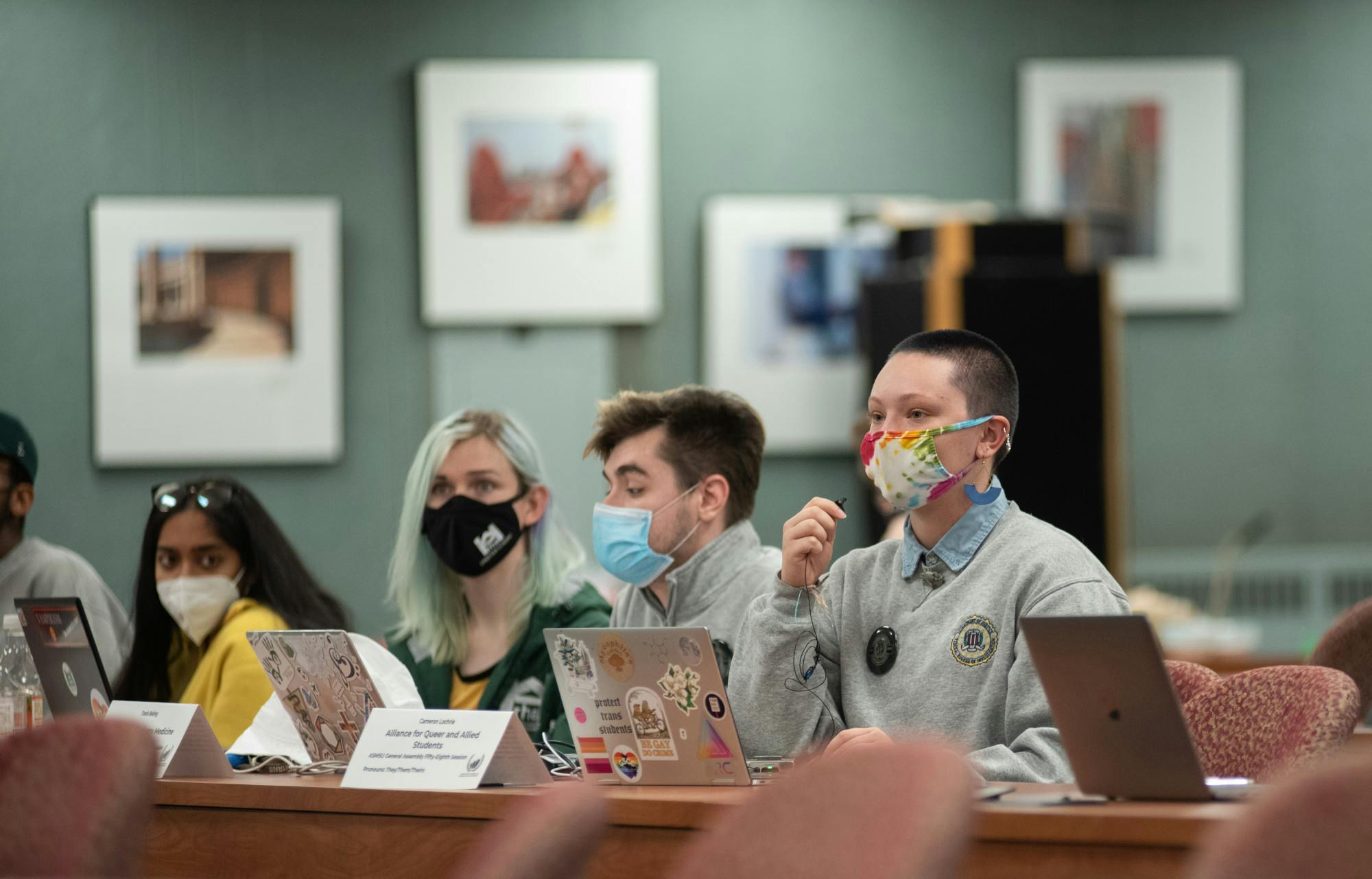 A member of the general assembly asks the presenter a question during ASMSU's general assembly meeting on Nov. 4, 2021.