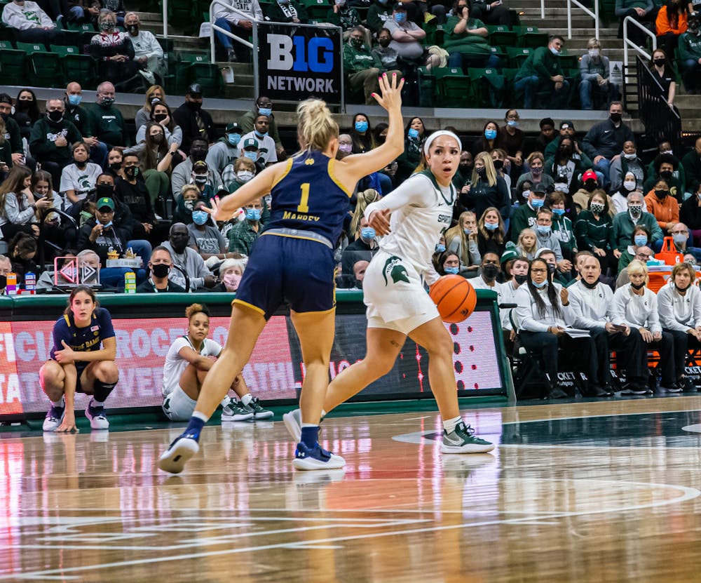 Notre Dame's Dara Mabrey (1) attempts to defend against Michigan State's Alyza Winston (3) during Michigan State's loss on Dec. 2, 2021.