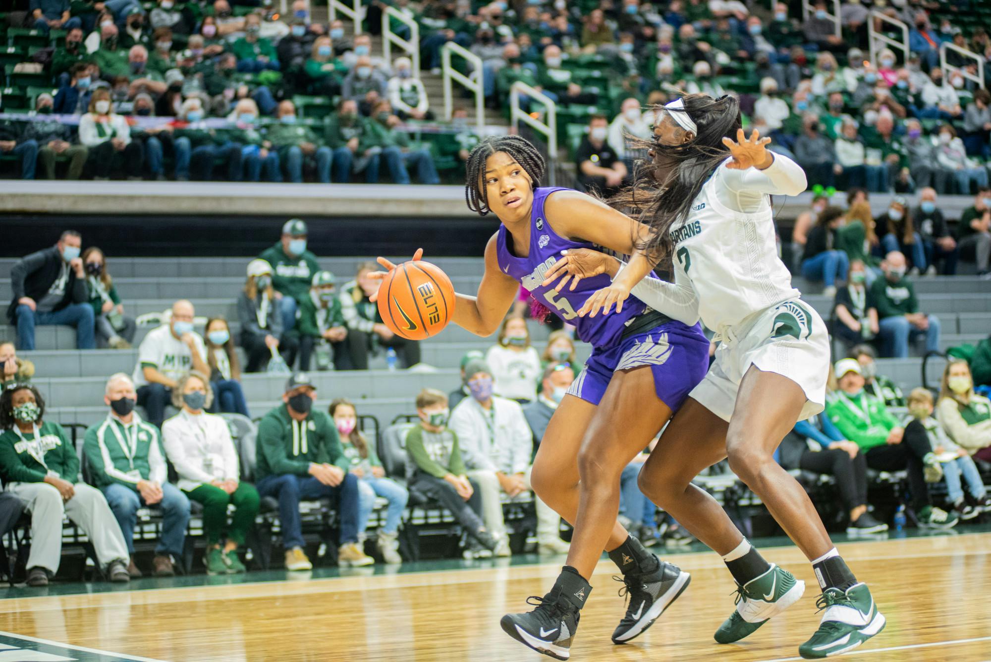 <p>Michigan State graduate student forward Tamara Farquhar (2) defends against Niagara&#x27;s Aaliyah Parker (5) during Michigan State&#x27;s victory on Nov. 14, 2021.</p>