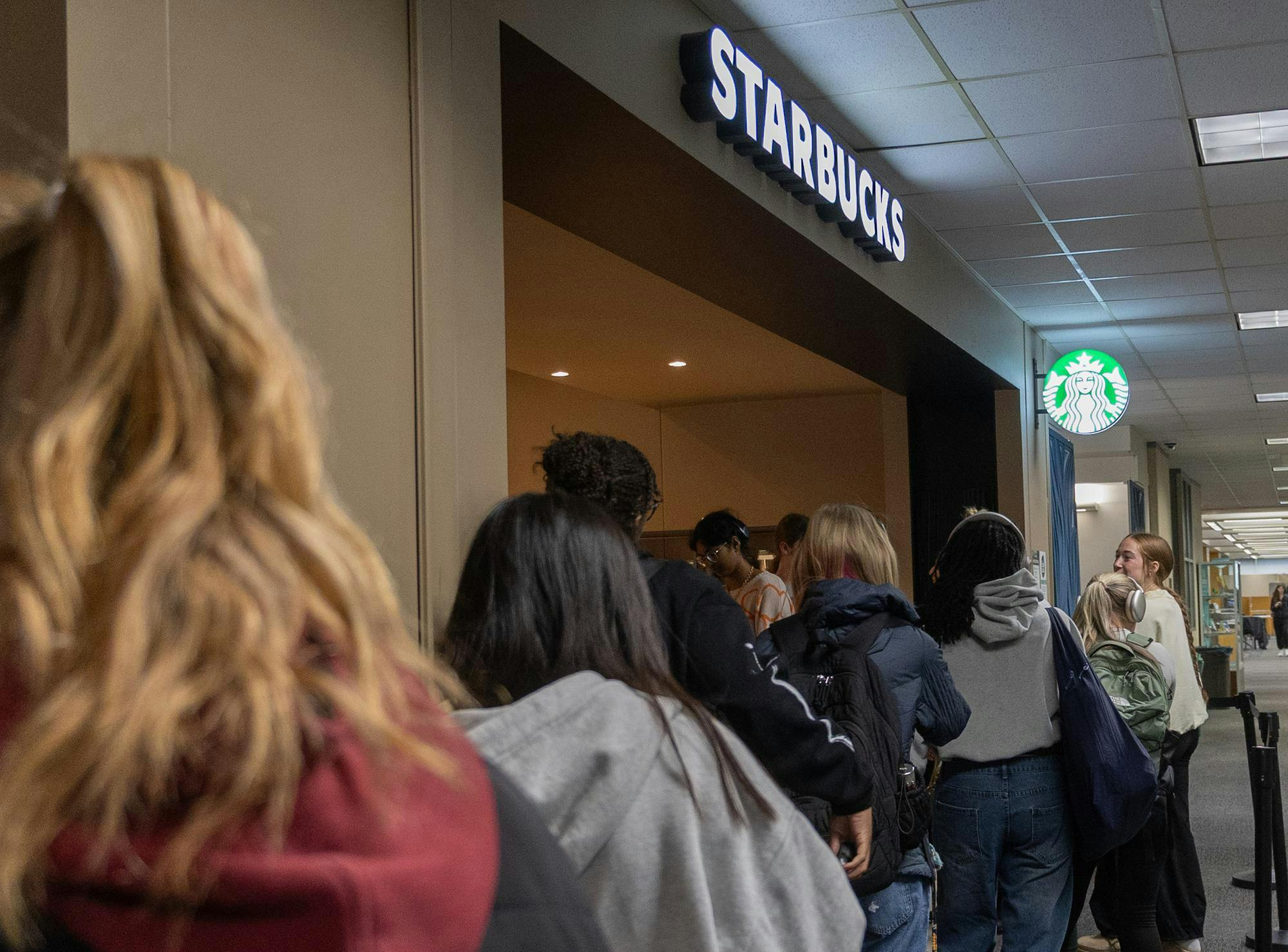 <p>A line continues to grow as classes end and students begin to funnel into the MSU Main Library for the beginning of their late night studies in East Lansing, Mich., on Friday, Oct, 16. 2026.</p>