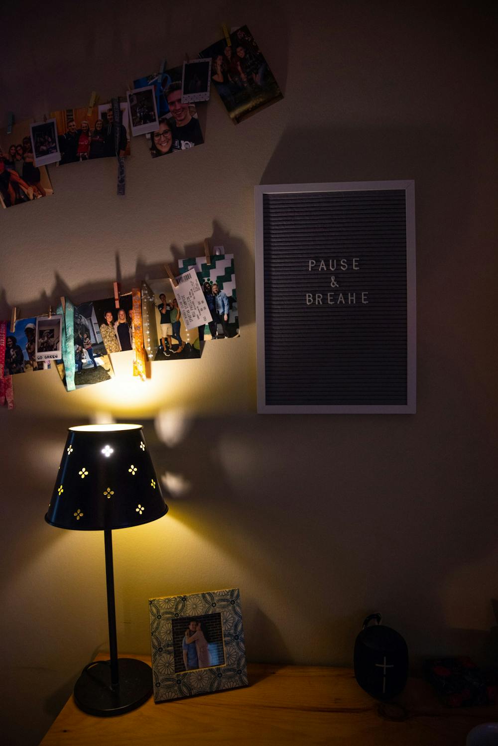 <p>An MSU student&#x27;s desk depicting a sign that reads &quot;Pause &amp; Breathe&quot; to remind the student to pause and take a breath when taking online classes during a national pandemic. Photo taken in East Lansing, Michigan, on Sept. 8, 2020. (Photo by Alyte Katilius)</p>