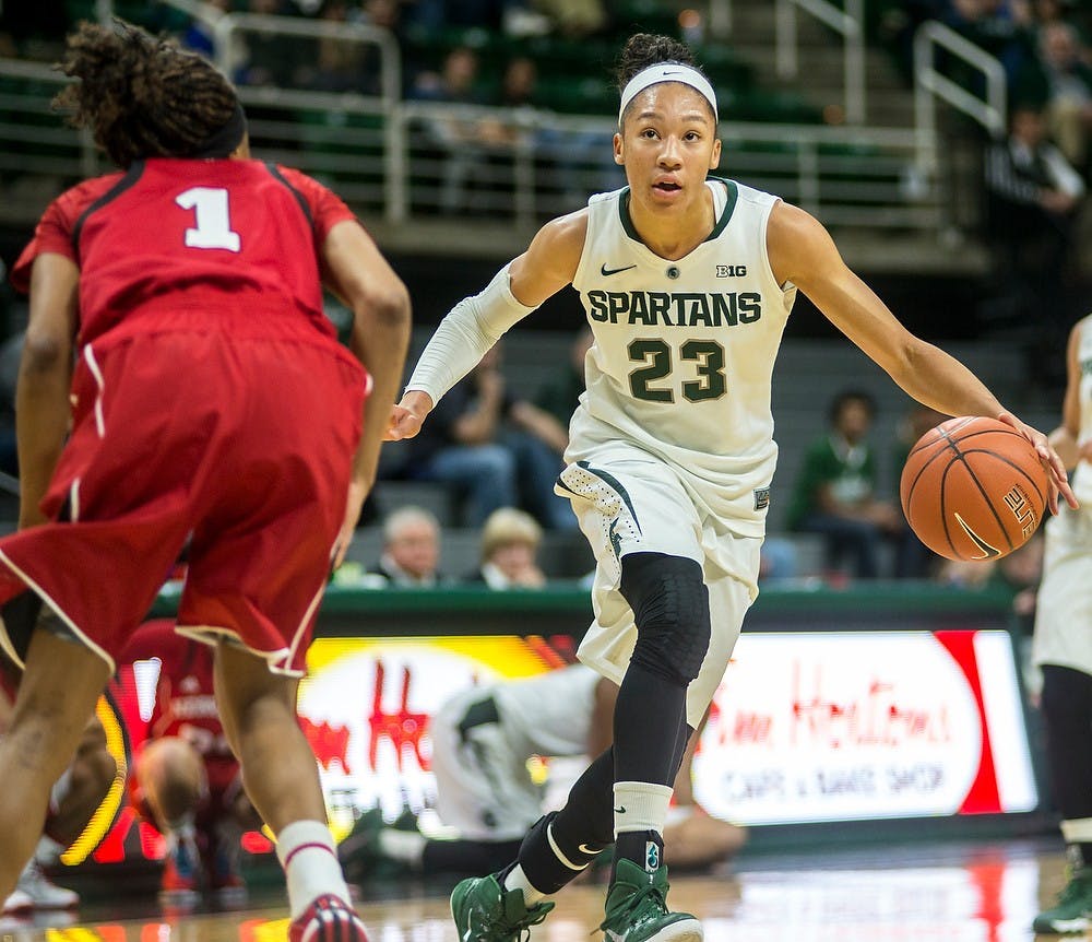 <p>Sophomore guard Aerial Powers looks to the basket as she dribbes the ball down the court past Nebraska guard Tear'a Laudermill Jan. 8, 2015, during the game against Nebraska at Breslin Center. At halftime, the Spartans lead the Huskers, 32-30. Erin Hampton/The State News</p>