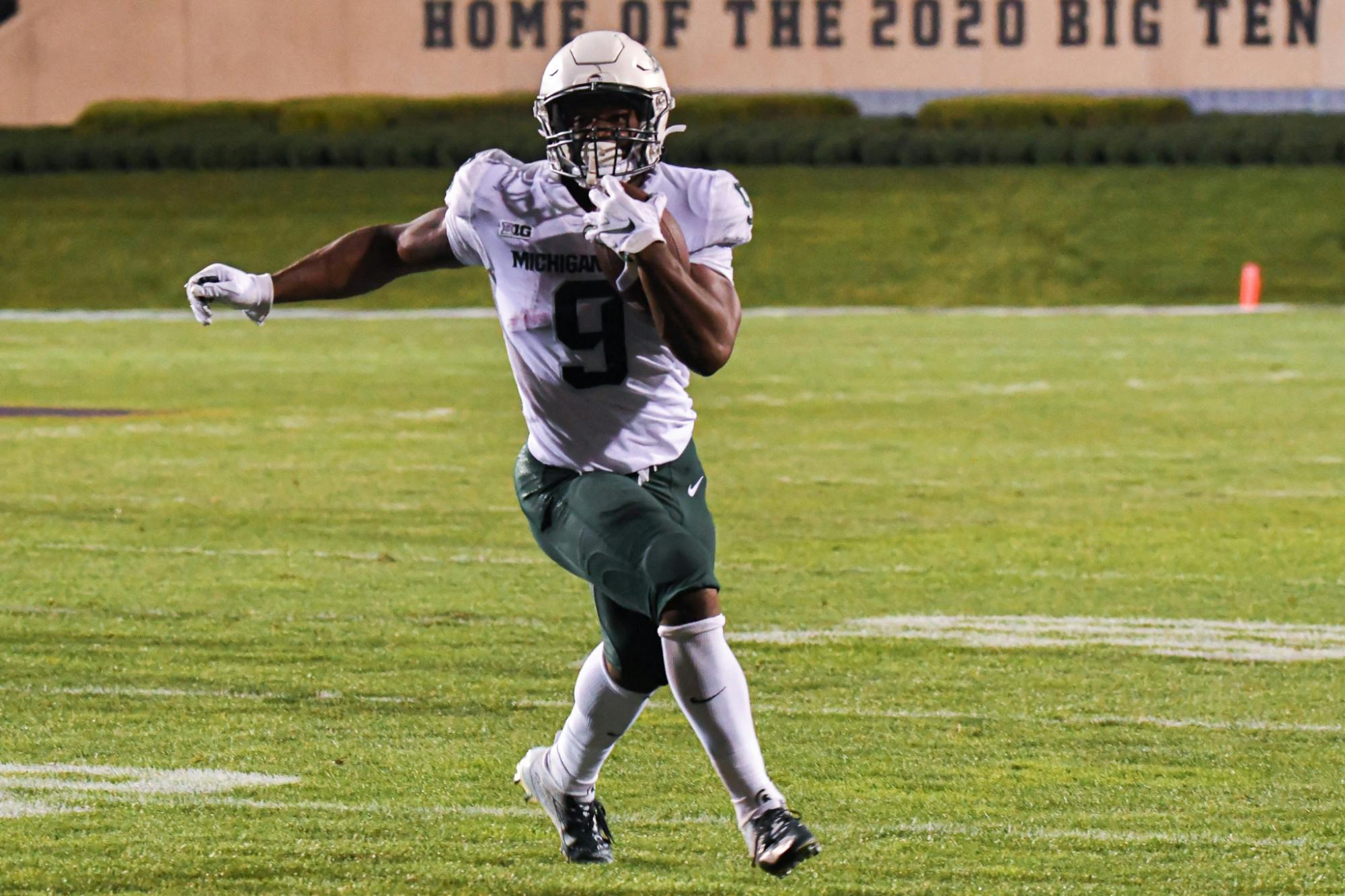 Junior running back Kenneth Walker III finds the open field during the Spartans game against Northwestern on Friday, Sep. 3.