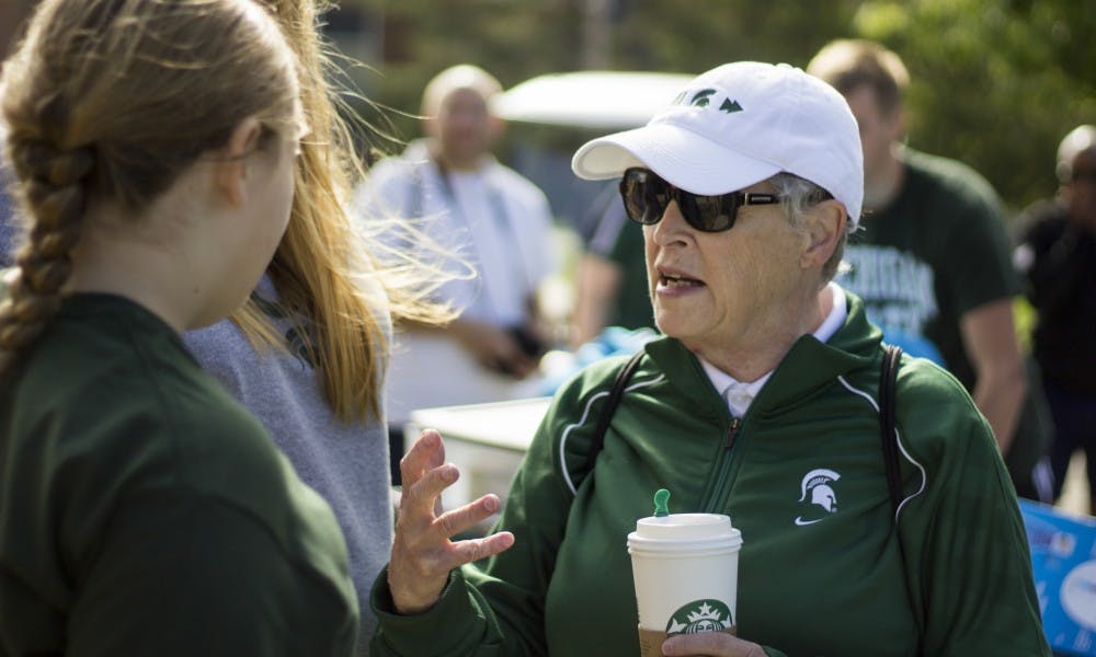 <p>MSU President Lou Anna K. Simon helps incoming students as they move in on Aug. 27, 2017 at Wonders Hall. President Simon spoke with many of the new students and gave them words of advice on being a Spartan.&nbsp;</p>