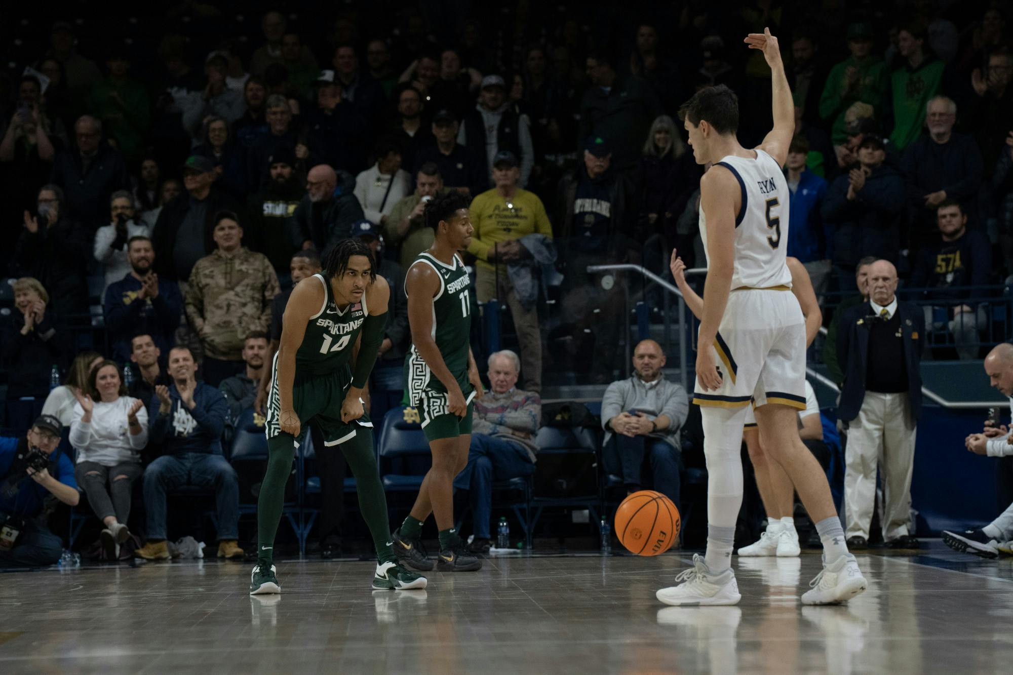 <p>Junior guard Davis Smith during the Notre Dame v. MSU game held at the Joyce Center on November 30, 2022. The Spartans lost to the Fighting Irish 52 -70.</p>