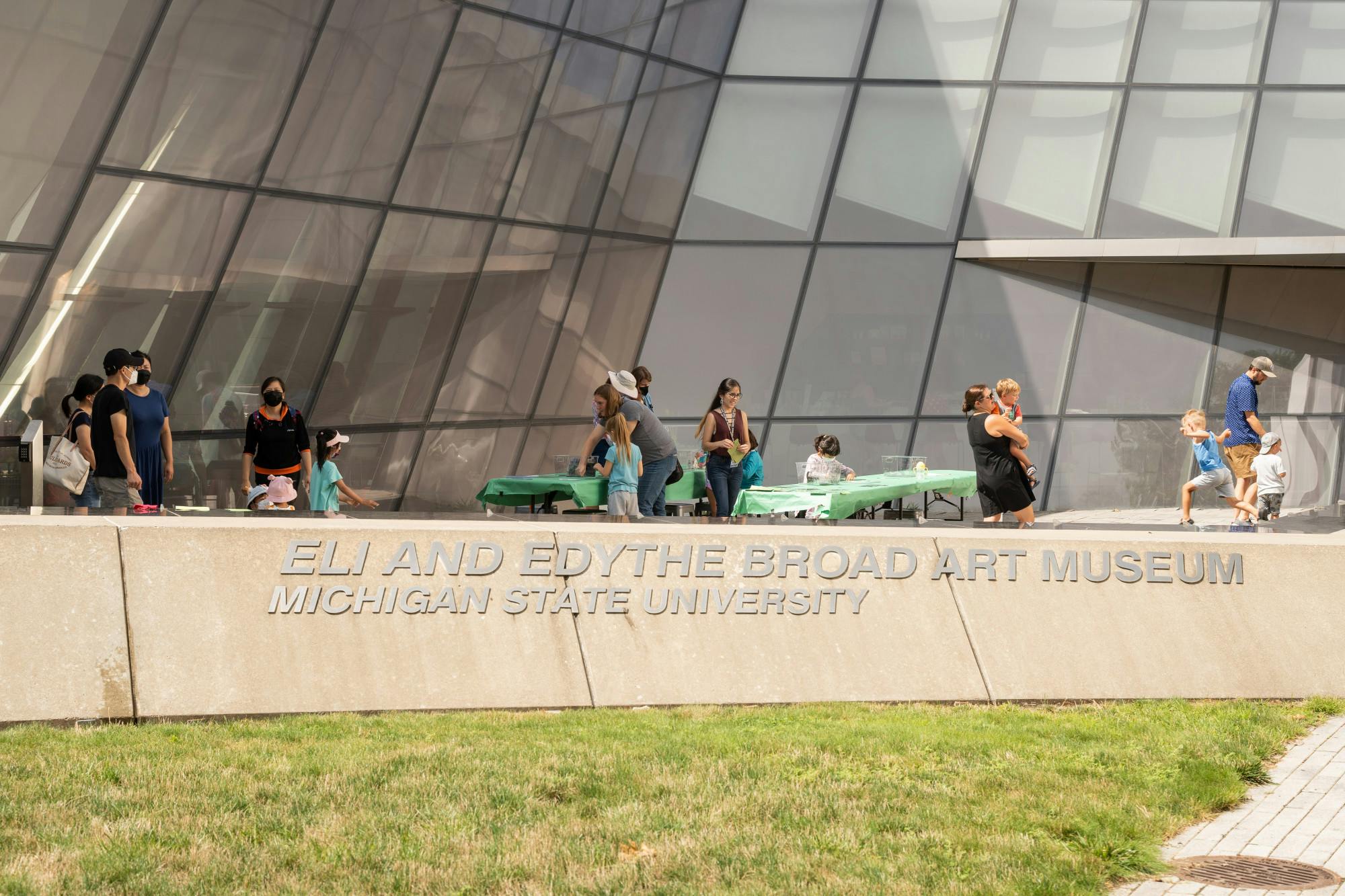 <p>Families gather outside the Eli and Edythe Broad Art Museum to make cyanotypes on Aug. 6, 2022. Cyanotypes are a form of art where the sun is used to create prints.</p>