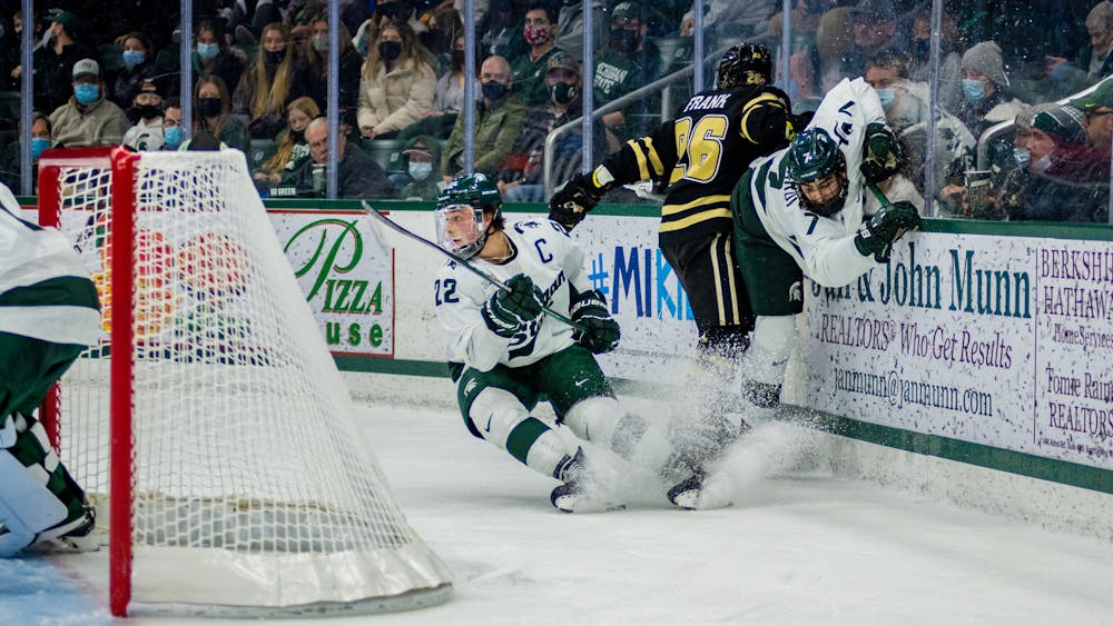 <p>Spartans hockey fell to the Western Michigan Broncos in their match at Munn Ice Arena on Wednesday, Dec. 29, 2021. The Broncos held their lead against MSU through all three periods, ending the game with a final score of 3-1. </p>